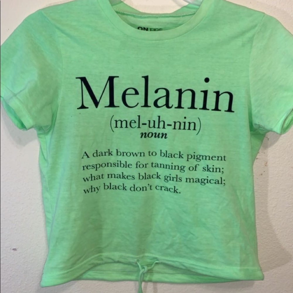 Graphic tee with tie